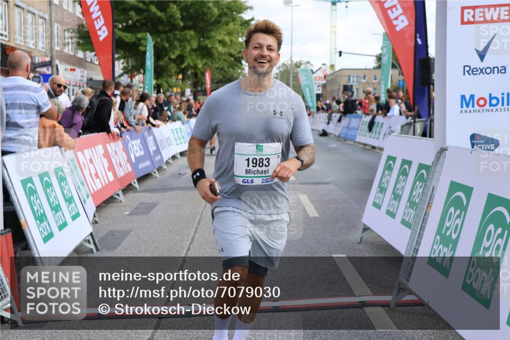 15.09.2024 - PSD Bank Halbmarathon Strokosch-Dieckow http://msf.ph/oto/7079030 15.09.2024 12:34:05 Ziel 1983, 2331, 3107, 3433, 3451 meine-sportfotos.de
