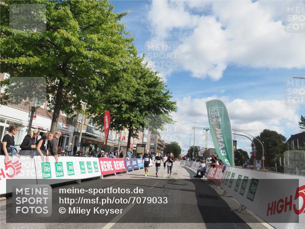 15.09.2024 - PSD Bank Halbmarathon Miley Keyser http://msf.ph/oto/7079033 15.09.2024 12:42:10 Ziel 2225, 3131, 3191, 3343, 3344, 3363 meine-sportfotos.de