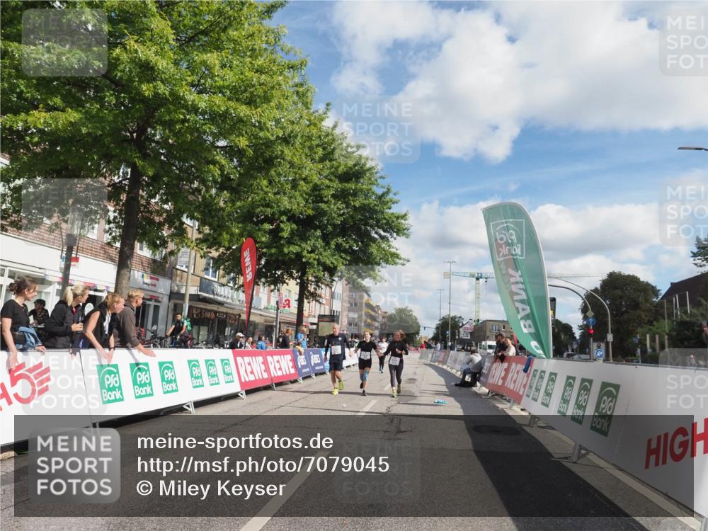 15.09.2024 - PSD Bank Halbmarathon Miley Keyser http://msf.ph/oto/7079045 15.09.2024 12:42:10 Ziel 2225, 3131, 3191, 3343, 3344, 3363 meine-sportfotos.de