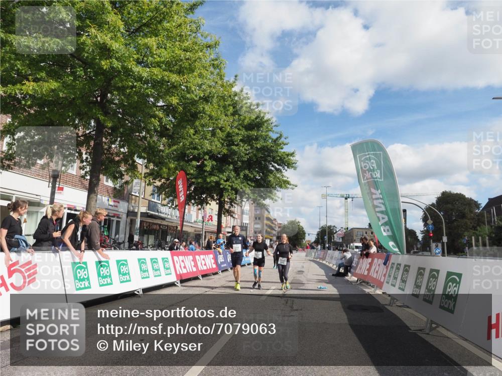 15.09.2024 - PSD Bank Halbmarathon Miley Keyser http://msf.ph/oto/7079063 15.09.2024 12:42:11 Ziel 2225, 3131, 3191, 3343, 3344, 3363 meine-sportfotos.de