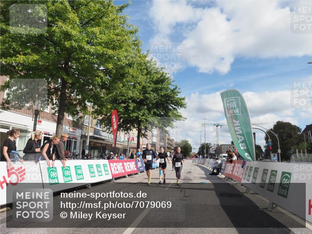 15.09.2024 - PSD Bank Halbmarathon Miley Keyser http://msf.ph/oto/7079069 15.09.2024 12:42:11 Ziel 2225, 3131, 3191, 3343, 3344, 3363 meine-sportfotos.de