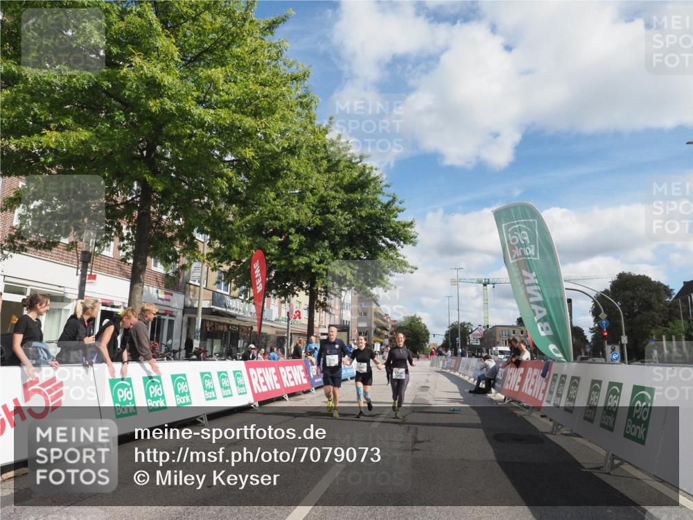 15.09.2024 - PSD Bank Halbmarathon Miley Keyser http://msf.ph/oto/7079073 15.09.2024 12:42:12 Ziel 2225, 3131, 3191, 3343, 3344, 3363 meine-sportfotos.de
