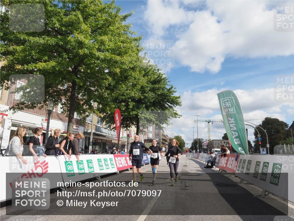 15.09.2024 - PSD Bank Halbmarathon Miley Keyser http://msf.ph/oto/7079097 15.09.2024 12:42:12 Ziel 2225, 3131, 3191, 3343, 3344, 3363 meine-sportfotos.de