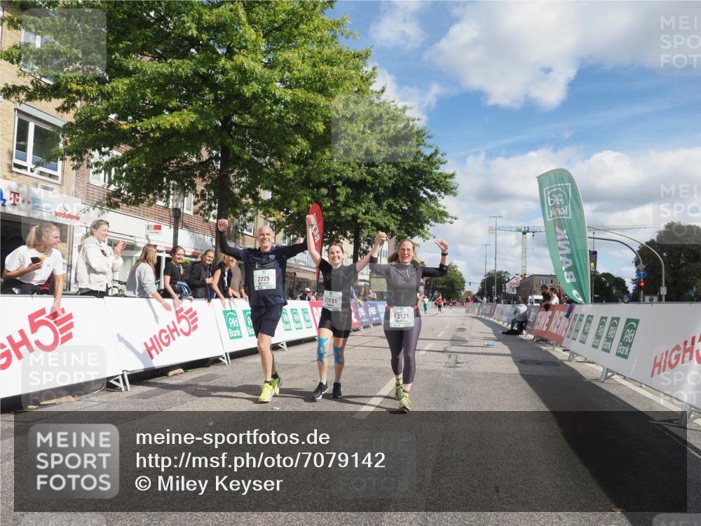 15.09.2024 - PSD Bank Halbmarathon Miley Keyser http://msf.ph/oto/7079142 15.09.2024 12:42:14 Ziel 2225, 3131, 3191, 3344, 3363 meine-sportfotos.de