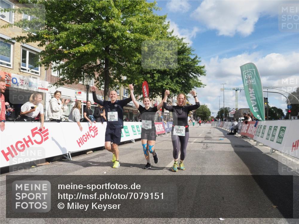 15.09.2024 - PSD Bank Halbmarathon Miley Keyser http://msf.ph/oto/7079151 15.09.2024 12:42:14 Ziel 2225, 3131, 3191, 3344, 3363 meine-sportfotos.de