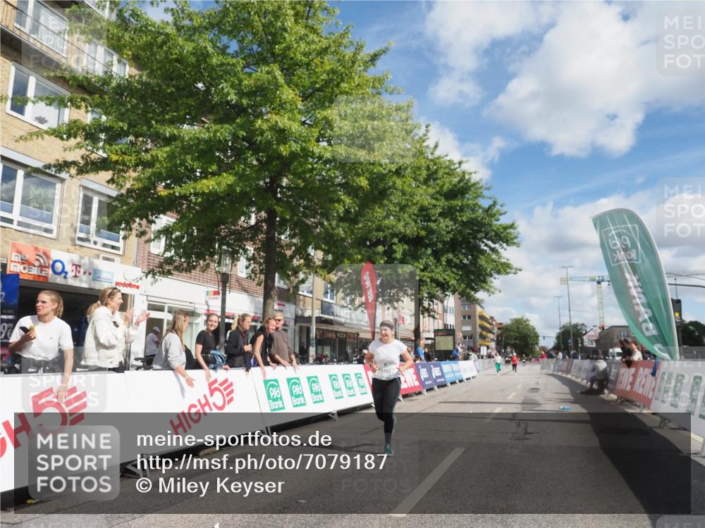 15.09.2024 - PSD Bank Halbmarathon Miley Keyser http://msf.ph/oto/7079187 15.09.2024 12:42:17 Ziel 2225, 3131, 3191, 3363 meine-sportfotos.de