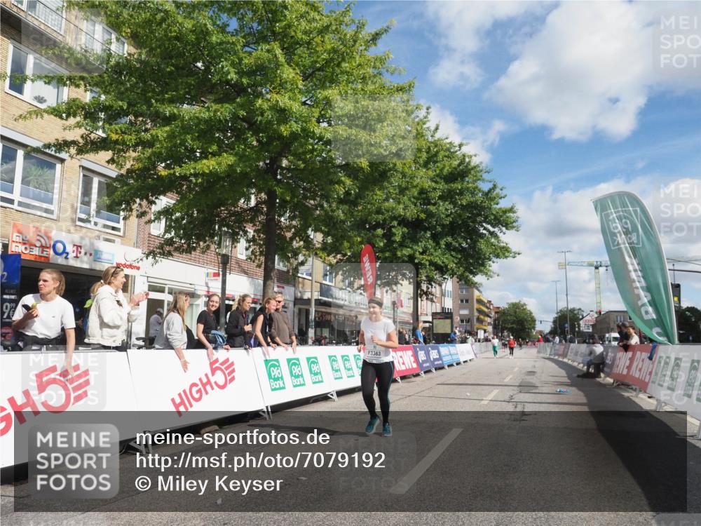 15.09.2024 - PSD Bank Halbmarathon Miley Keyser http://msf.ph/oto/7079192 15.09.2024 12:42:17 Ziel 2225, 3131, 3191, 3363 meine-sportfotos.de