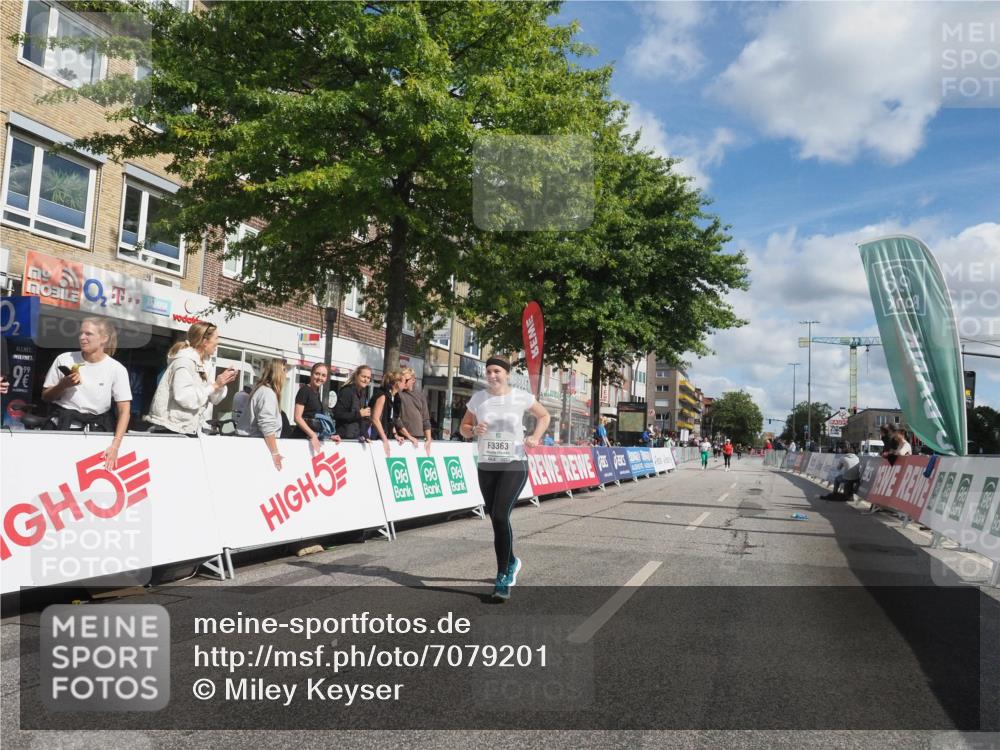 15.09.2024 - PSD Bank Halbmarathon Miley Keyser http://msf.ph/oto/7079201 15.09.2024 12:42:17 Ziel 2225, 3131, 3191, 3363 meine-sportfotos.de