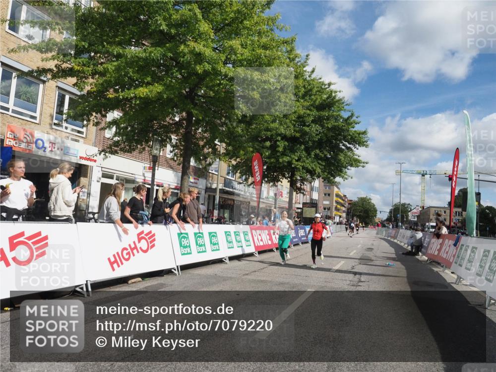 15.09.2024 - PSD Bank Halbmarathon Miley Keyser http://msf.ph/oto/7079220 15.09.2024 12:42:26 Ziel 2225, 2913, 2966, 3131, 3191, 3278, 3363 meine-sportfotos.de
