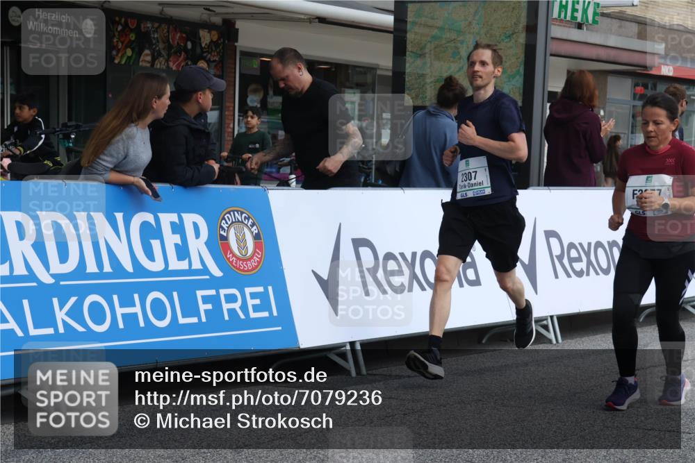 15.09.2024 - PSD Bank Halbmarathon Michael Strokosch http://msf.ph/oto/7079236 15.09.2024 12:23:25 Ziel 987, 2307, 2981, 3243, 3277, 3370 meine-sportfotos.de