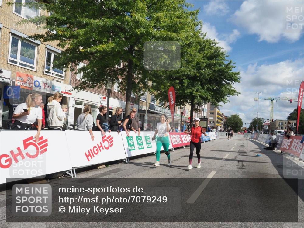 15.09.2024 - PSD Bank Halbmarathon Miley Keyser http://msf.ph/oto/7079249 15.09.2024 12:42:27 Ziel 2225, 2913, 2966, 3131, 3191, 3278, 3363 meine-sportfotos.de