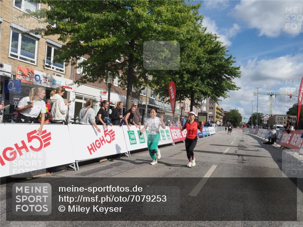15.09.2024 - PSD Bank Halbmarathon Miley Keyser http://msf.ph/oto/7079253 15.09.2024 12:42:28 Ziel 2225, 2913, 2966, 3131, 3191, 3278, 3363 meine-sportfotos.de