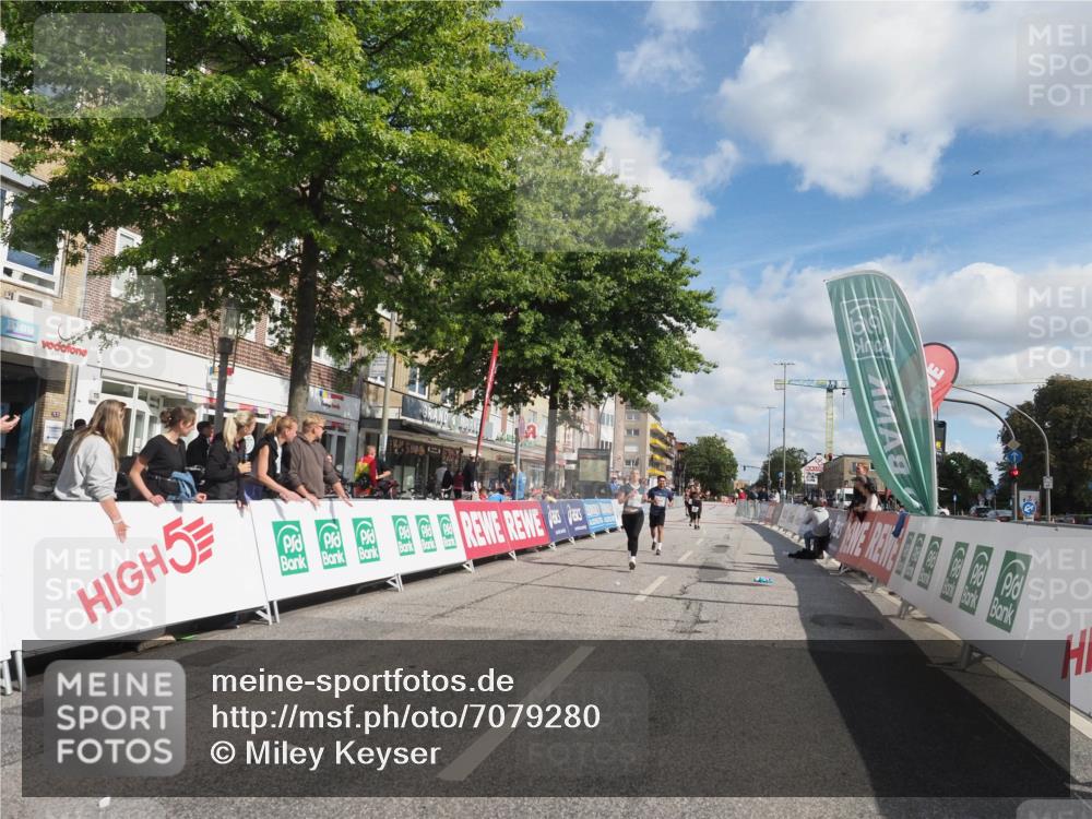15.09.2024 - PSD Bank Halbmarathon Miley Keyser http://msf.ph/oto/7079280 15.09.2024 12:42:35 Ziel 2913, 2966, 3242, 3278 meine-sportfotos.de