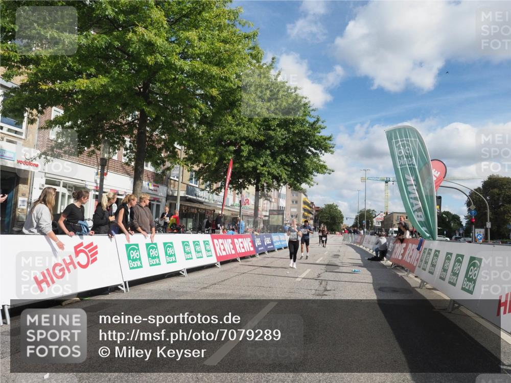 15.09.2024 - PSD Bank Halbmarathon Miley Keyser http://msf.ph/oto/7079289 15.09.2024 12:42:35 Ziel 2913, 2966, 3242, 3278 meine-sportfotos.de