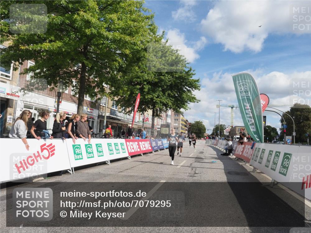 15.09.2024 - PSD Bank Halbmarathon Miley Keyser http://msf.ph/oto/7079295 15.09.2024 12:42:36 Ziel 2913, 2966, 3242, 3278 meine-sportfotos.de