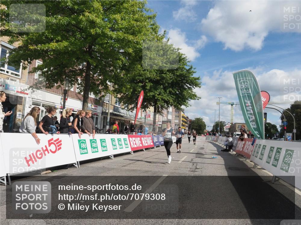 15.09.2024 - PSD Bank Halbmarathon Miley Keyser http://msf.ph/oto/7079308 15.09.2024 12:42:36 Ziel 2913, 2966, 3242, 3278 meine-sportfotos.de