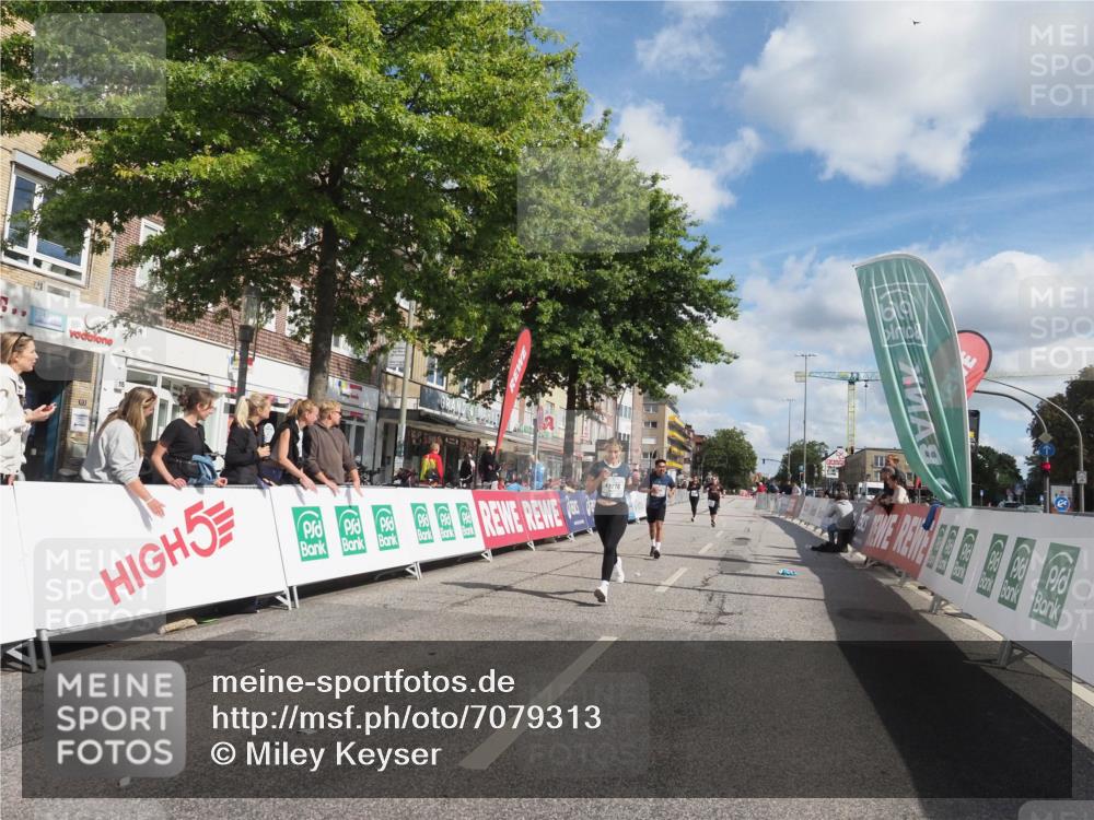 15.09.2024 - PSD Bank Halbmarathon Miley Keyser http://msf.ph/oto/7079313 15.09.2024 12:42:36 Ziel 2913, 2966, 3242, 3278 meine-sportfotos.de