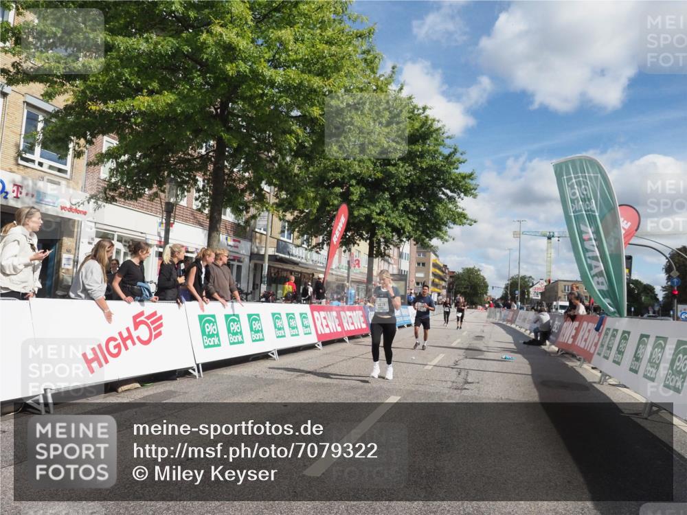 15.09.2024 - PSD Bank Halbmarathon Miley Keyser http://msf.ph/oto/7079322 15.09.2024 12:42:36 Ziel 2913, 2966, 3242, 3278 meine-sportfotos.de