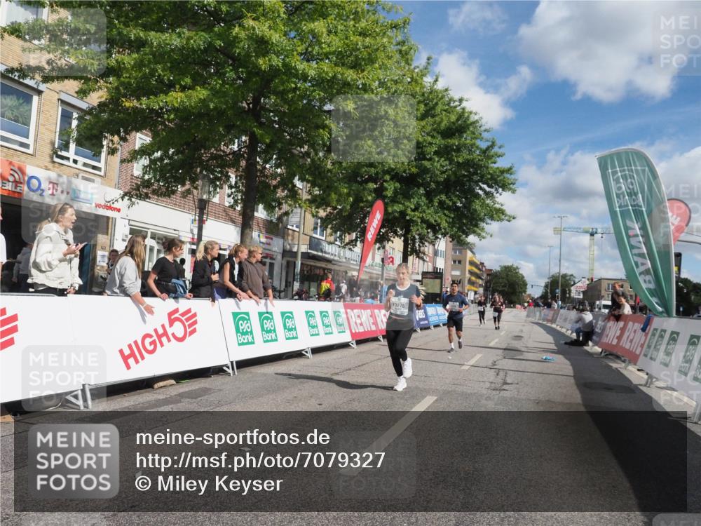 15.09.2024 - PSD Bank Halbmarathon Miley Keyser http://msf.ph/oto/7079327 15.09.2024 12:42:37 Ziel 2913, 2966, 3242, 3278, 3400 meine-sportfotos.de