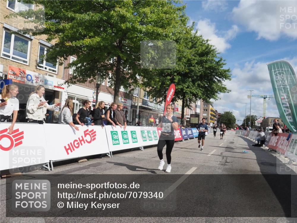 15.09.2024 - PSD Bank Halbmarathon Miley Keyser http://msf.ph/oto/7079340 15.09.2024 12:42:37 Ziel 2913, 2966, 3242, 3278, 3400 meine-sportfotos.de