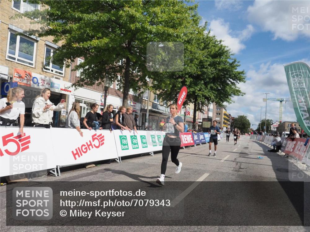 15.09.2024 - PSD Bank Halbmarathon Miley Keyser http://msf.ph/oto/7079343 15.09.2024 12:42:37 Ziel 2913, 2966, 3242, 3278, 3400 meine-sportfotos.de