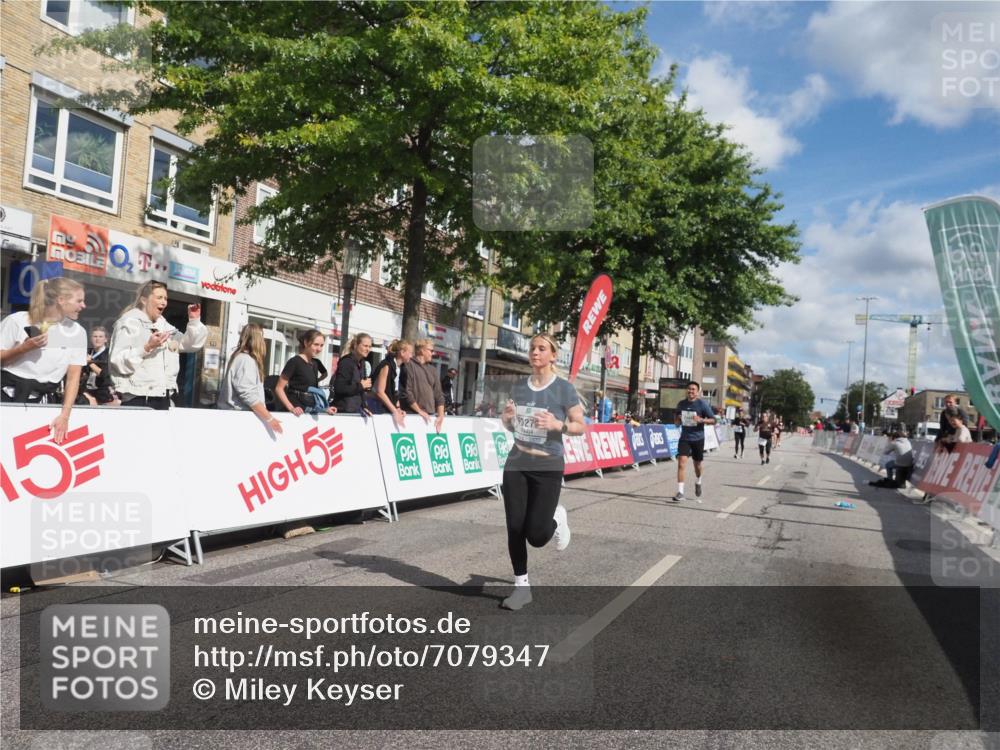 15.09.2024 - PSD Bank Halbmarathon Miley Keyser http://msf.ph/oto/7079347 15.09.2024 12:42:37 Ziel 2913, 2966, 3242, 3278, 3400 meine-sportfotos.de