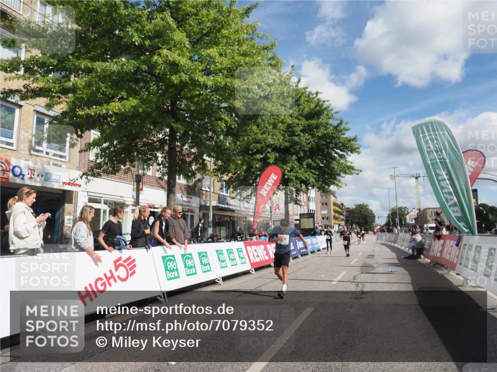 15.09.2024 - PSD Bank Halbmarathon Miley Keyser http://msf.ph/oto/7079352 15.09.2024 12:42:39 Ziel 2273, 2913, 2966, 3242, 3278, 3400 meine-sportfotos.de