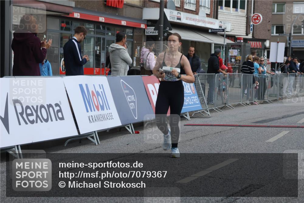 15.09.2024 - PSD Bank Halbmarathon Michael Strokosch http://msf.ph/oto/7079367 15.09.2024 12:23:33 Ziel 987, 2307, 2403, 2981, 3002, 3277 meine-sportfotos.de