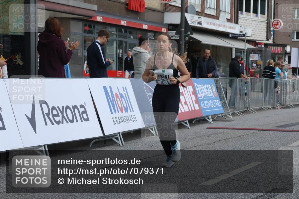 15.09.2024 - PSD Bank Halbmarathon Michael Strokosch http://msf.ph/oto/7079371 15.09.2024 12:23:33 Ziel 987, 2307, 2403, 2981, 3002, 3277 meine-sportfotos.de