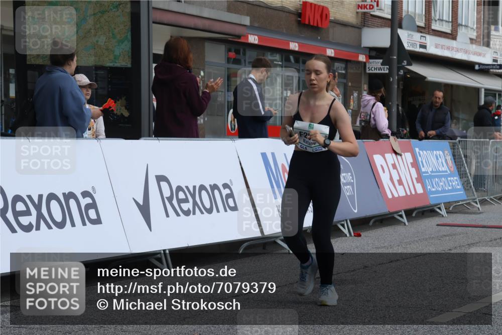 15.09.2024 - PSD Bank Halbmarathon Michael Strokosch http://msf.ph/oto/7079379 15.09.2024 12:23:33 Ziel 987, 2307, 2403, 2981, 3002, 3277 meine-sportfotos.de