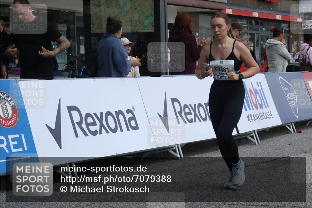 15.09.2024 - PSD Bank Halbmarathon Michael Strokosch http://msf.ph/oto/7079388 15.09.2024 12:23:34 Ziel 987, 2307, 2403, 2981, 3002, 3277, 3450 meine-sportfotos.de