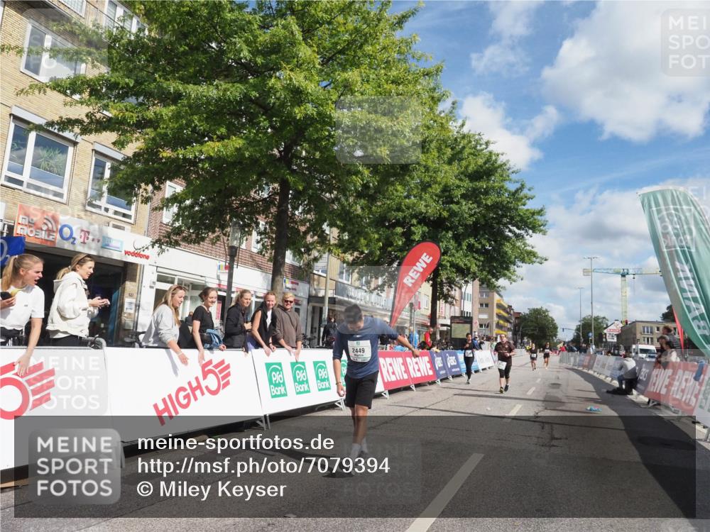 15.09.2024 - PSD Bank Halbmarathon Miley Keyser http://msf.ph/oto/7079394 15.09.2024 12:42:41 Ziel 2273, 3242, 3278, 3400 meine-sportfotos.de