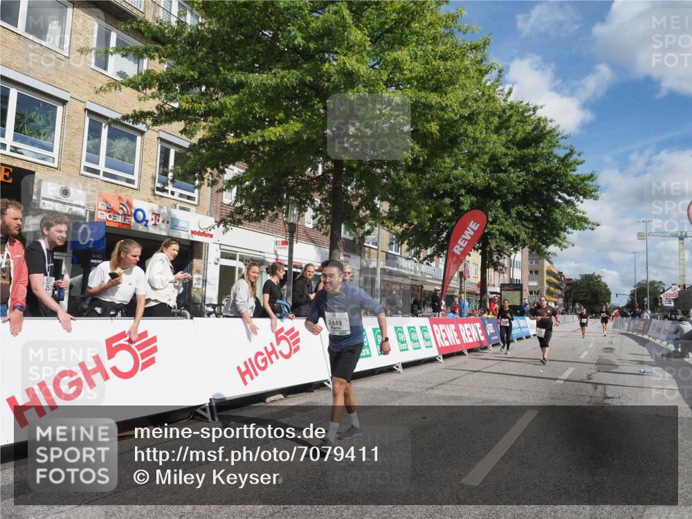 15.09.2024 - PSD Bank Halbmarathon Miley Keyser http://msf.ph/oto/7079411 15.09.2024 12:42:42 Ziel 2273, 3242, 3278, 3400 meine-sportfotos.de