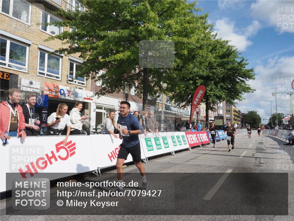 15.09.2024 - PSD Bank Halbmarathon Miley Keyser http://msf.ph/oto/7079427 15.09.2024 12:42:42 Ziel 2273, 3242, 3278, 3400 meine-sportfotos.de