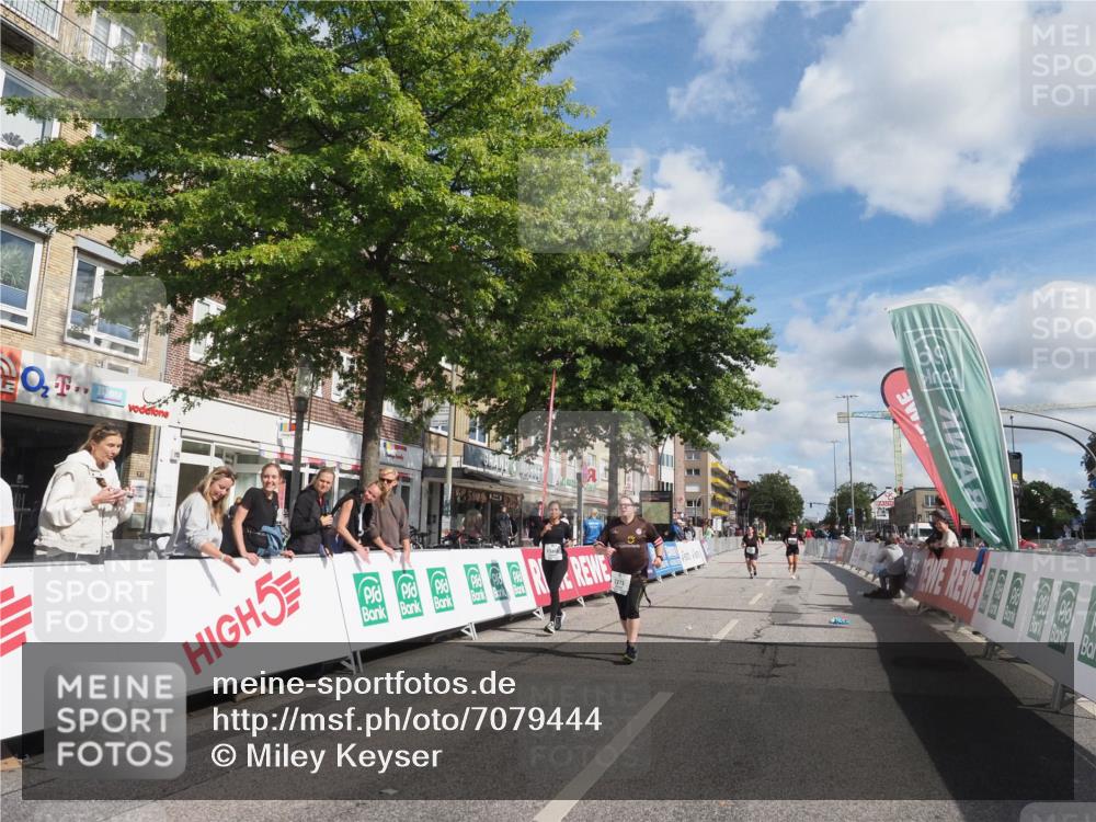 15.09.2024 - PSD Bank Halbmarathon Miley Keyser http://msf.ph/oto/7079444 15.09.2024 12:42:43 Ziel 2273, 3242, 3278, 3321, 3400 meine-sportfotos.de