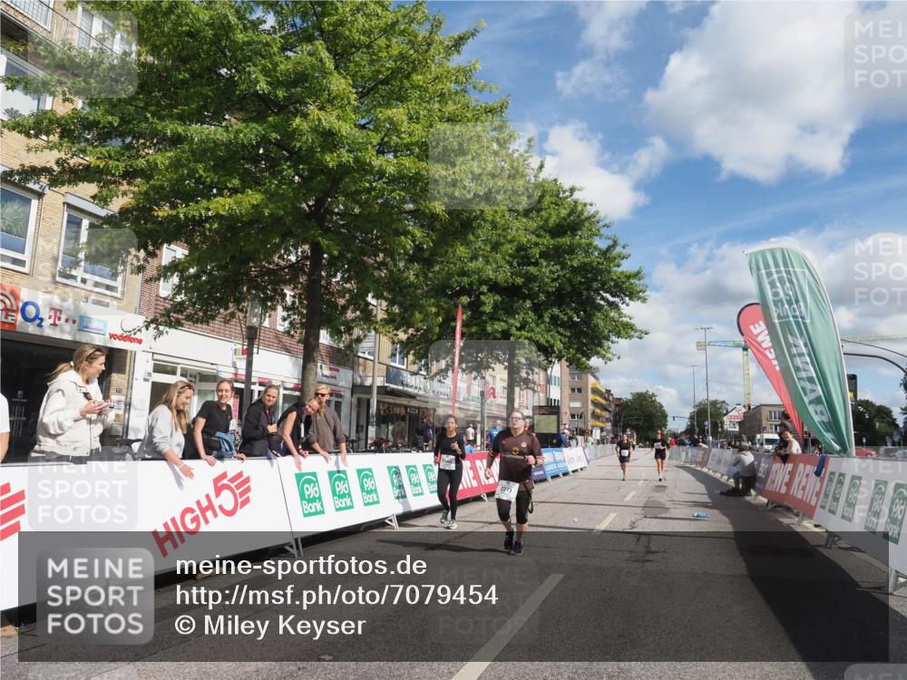 15.09.2024 - PSD Bank Halbmarathon Miley Keyser http://msf.ph/oto/7079454 15.09.2024 12:42:44 Ziel 2273, 3242, 3278, 3321, 3400 meine-sportfotos.de