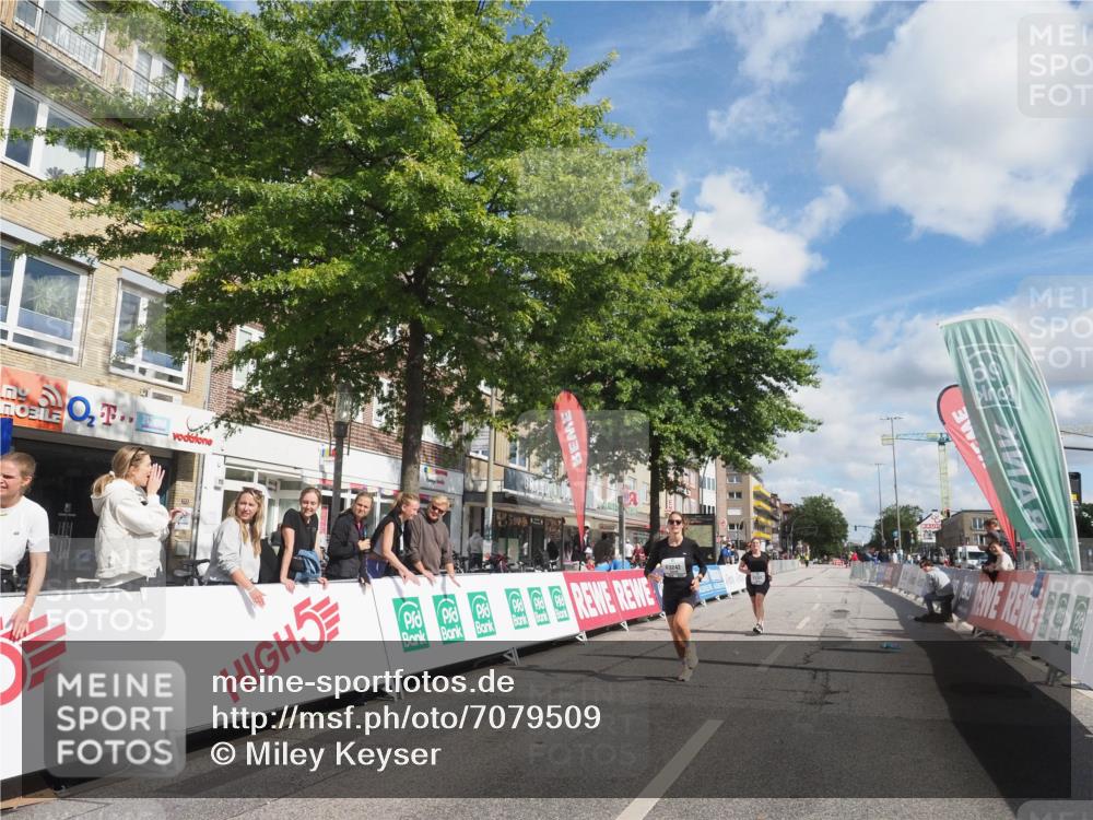15.09.2024 - PSD Bank Halbmarathon Miley Keyser http://msf.ph/oto/7079509 15.09.2024 12:42:47 Ziel 2273, 3242, 3278, 3321, 3400 meine-sportfotos.de