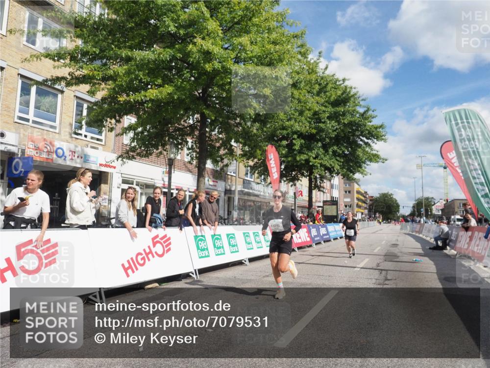 15.09.2024 - PSD Bank Halbmarathon Miley Keyser http://msf.ph/oto/7079531 15.09.2024 12:42:48 Ziel 2273, 3242, 3278, 3321, 3400 meine-sportfotos.de