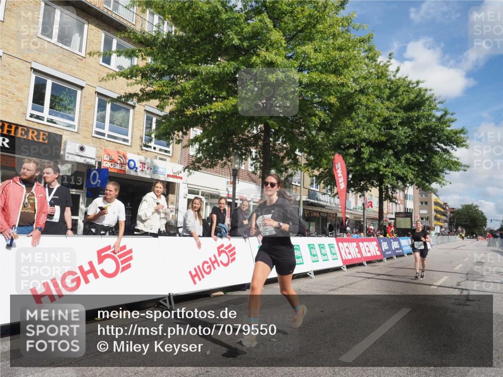 15.09.2024 - PSD Bank Halbmarathon Miley Keyser http://msf.ph/oto/7079550 15.09.2024 12:42:48 Ziel 2273, 3242, 3278, 3321, 3400 meine-sportfotos.de