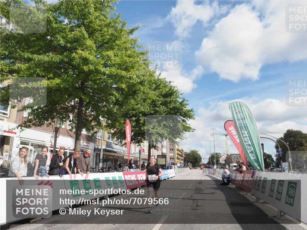 15.09.2024 - PSD Bank Halbmarathon Miley Keyser http://msf.ph/oto/7079566 15.09.2024 12:42:50 Ziel 2273, 3242, 3321, 3400 meine-sportfotos.de