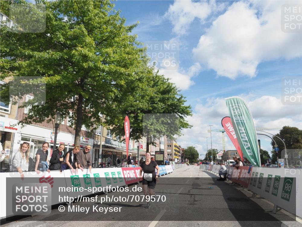 15.09.2024 - PSD Bank Halbmarathon Miley Keyser http://msf.ph/oto/7079570 15.09.2024 12:42:50 Ziel 2273, 3242, 3321, 3400 meine-sportfotos.de
