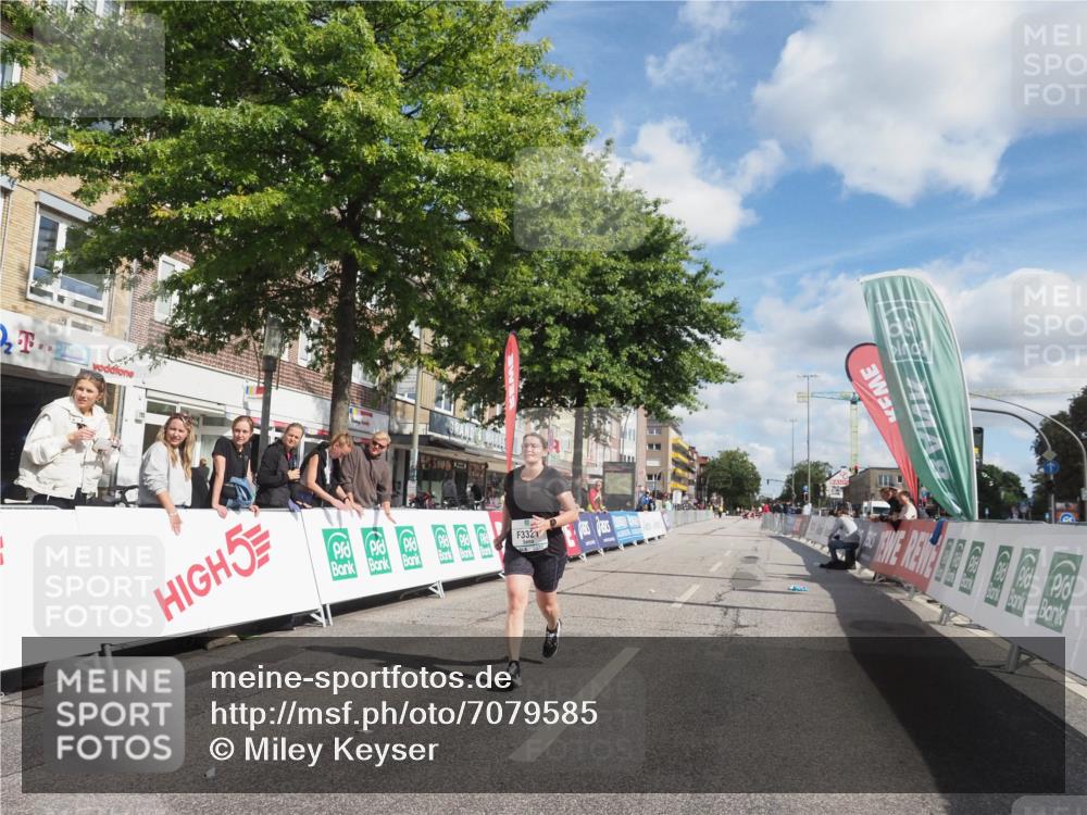 15.09.2024 - PSD Bank Halbmarathon Miley Keyser http://msf.ph/oto/7079585 15.09.2024 12:42:51 Ziel 2273, 3242, 3321, 3400 meine-sportfotos.de