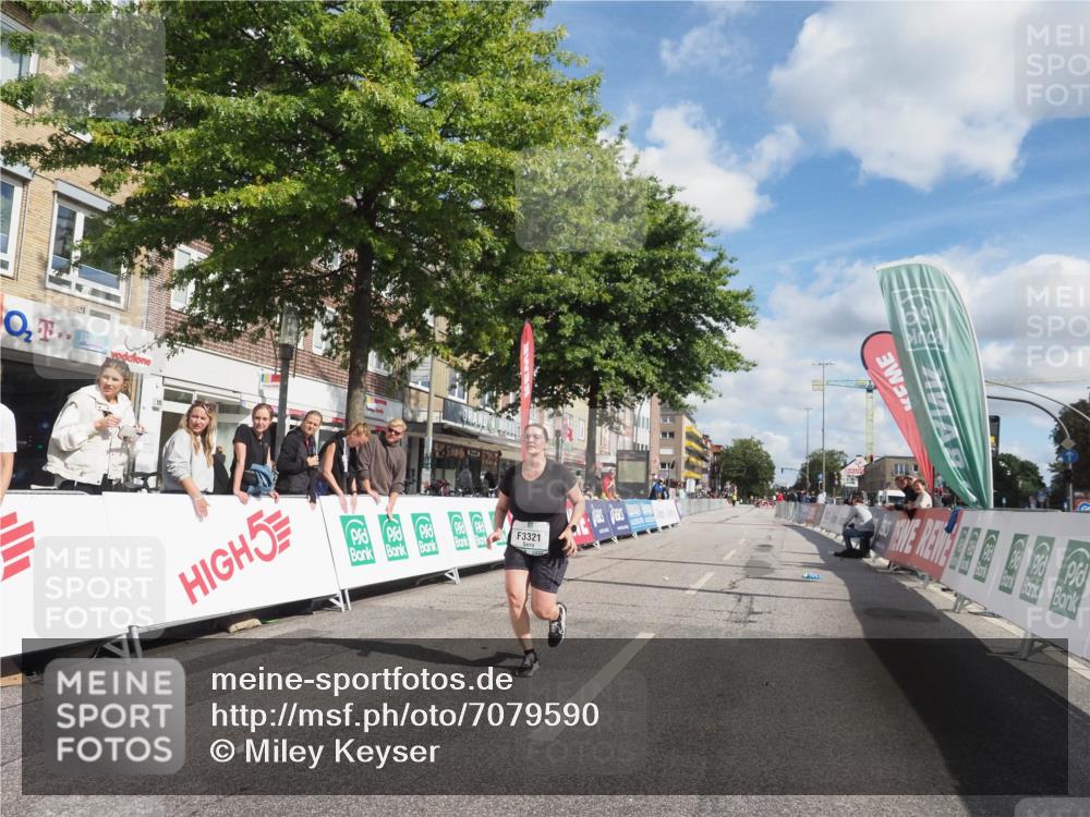 15.09.2024 - PSD Bank Halbmarathon Miley Keyser http://msf.ph/oto/7079590 15.09.2024 12:42:51 Ziel 2273, 3242, 3321, 3400 meine-sportfotos.de