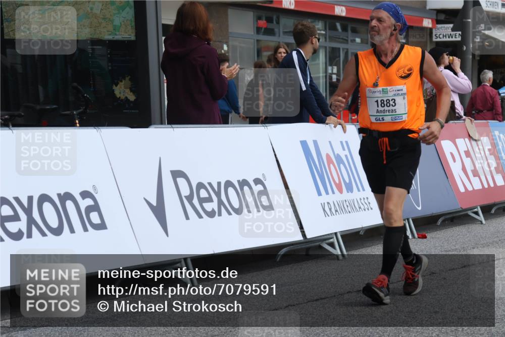 15.09.2024 - PSD Bank Halbmarathon Michael Strokosch http://msf.ph/oto/7079591 15.09.2024 12:23:51 Ziel 1883, 2403, 2537, 3003, 3075, 3222, 3428, 3450 meine-sportfotos.de