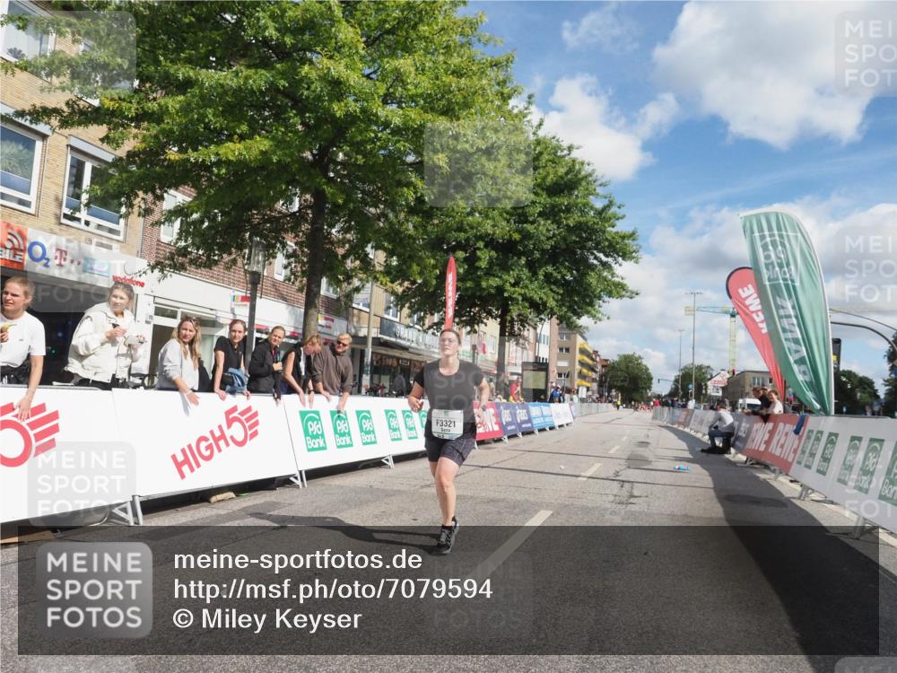 15.09.2024 - PSD Bank Halbmarathon Miley Keyser http://msf.ph/oto/7079594 15.09.2024 12:42:51 Ziel 2273, 3242, 3321, 3400 meine-sportfotos.de