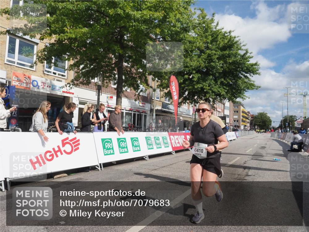 15.09.2024 - PSD Bank Halbmarathon Miley Keyser http://msf.ph/oto/7079683 15.09.2024 12:43:37 Ziel 2385, 3410 meine-sportfotos.de