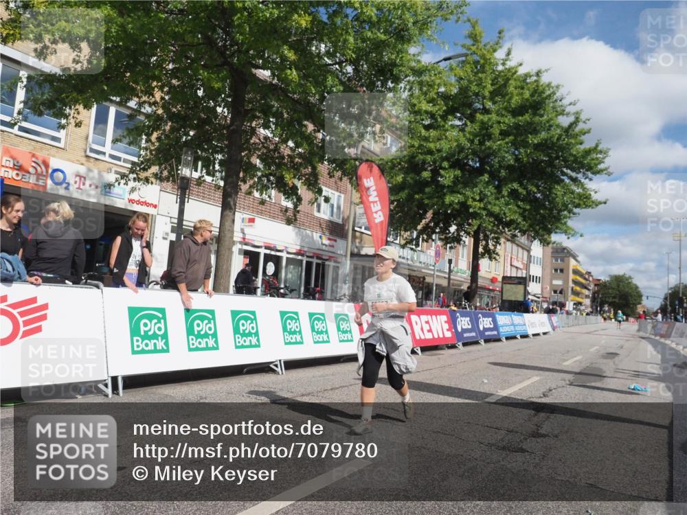 15.09.2024 - PSD Bank Halbmarathon Miley Keyser http://msf.ph/oto/7079780 15.09.2024 12:44:21 Ziel 1350, 3267 meine-sportfotos.de