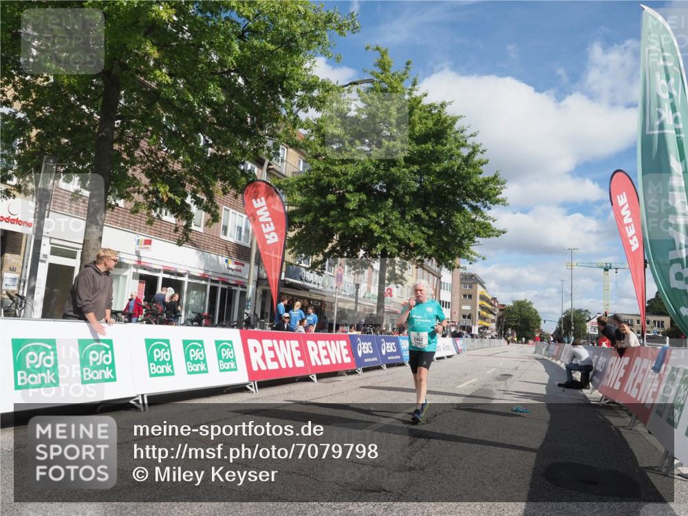 15.09.2024 - PSD Bank Halbmarathon Miley Keyser http://msf.ph/oto/7079798 15.09.2024 12:44:37 Ziel 2452 meine-sportfotos.de