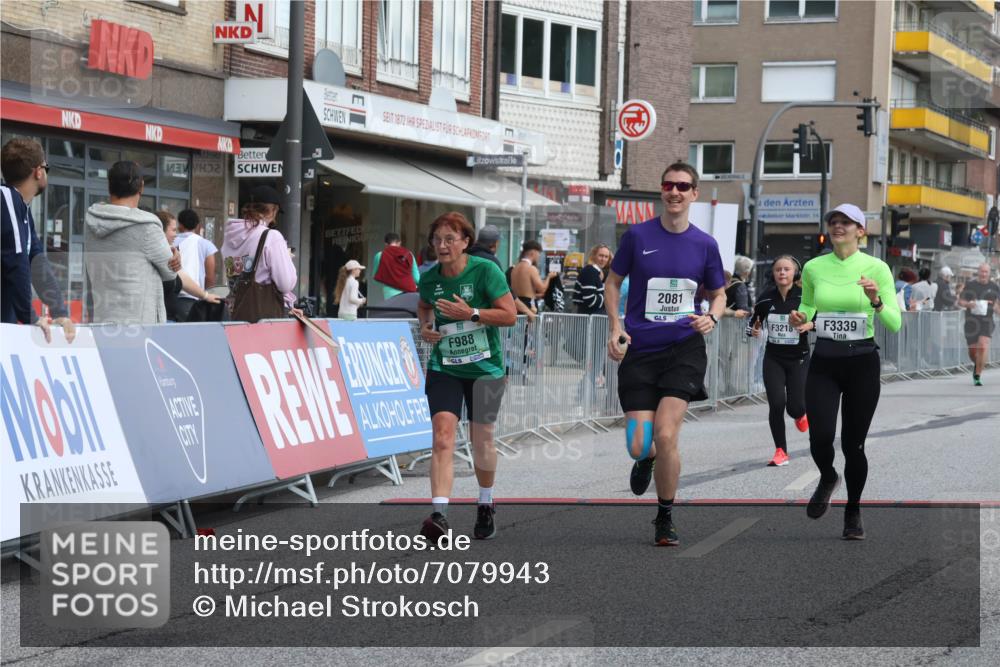 15.09.2024 - PSD Bank Halbmarathon Michael Strokosch http://msf.ph/oto/7079943 15.09.2024 12:24:22 Ziel 988, 1765, 1997, 2081, 3008, 3218, 3256, 3339, 3371 meine-sportfotos.de