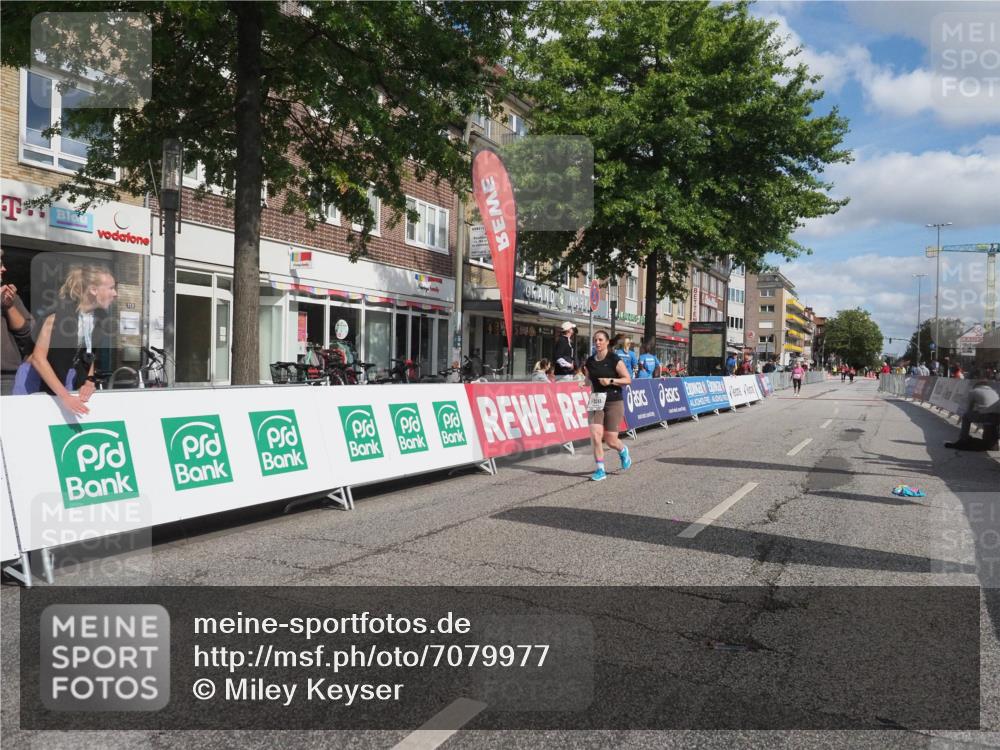 15.09.2024 - PSD Bank Halbmarathon Miley Keyser http://msf.ph/oto/7079977 15.09.2024 12:46:33 Ziel 1784, 3241, 3421 meine-sportfotos.de